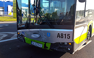 Zderzenie autobusu MPK z samochodem. Jedna osoba ranna